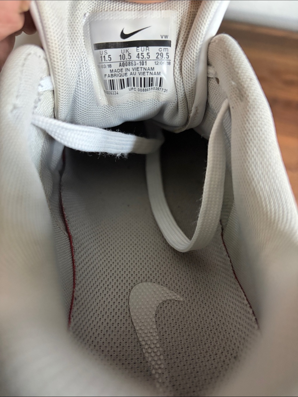 Nike Men’s White Low-Top Sneakers with gym Outsole - Picture 2 of 4